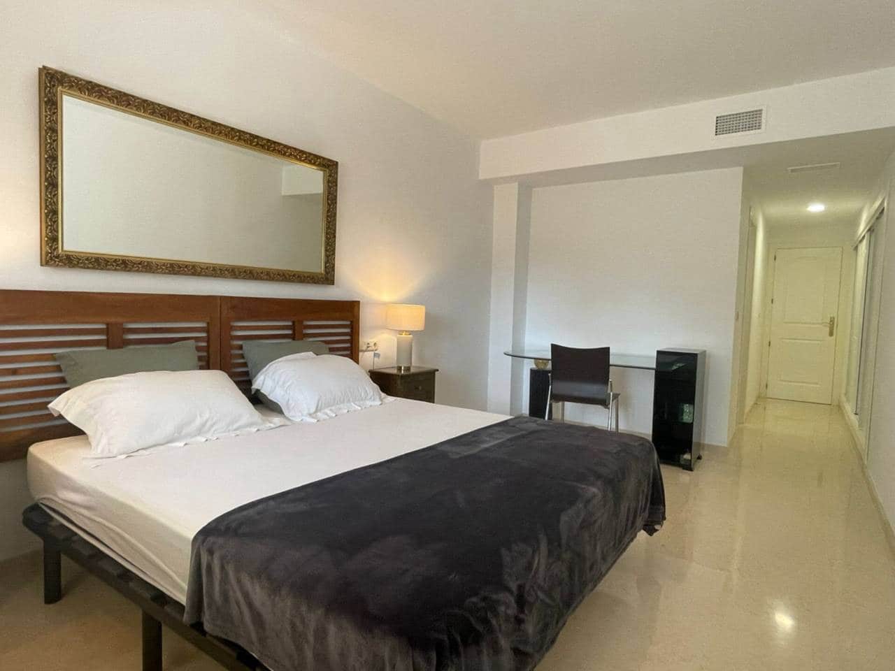 2 bedroom Flat for rent in Elviria with pool garage - € 1,700 (Ref: 9343378)