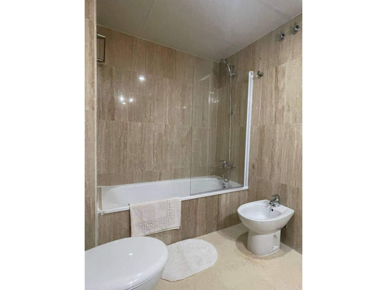 2 bedroom Flat for rent in Elviria with pool garage - € 1,700 (Ref: 9343378)