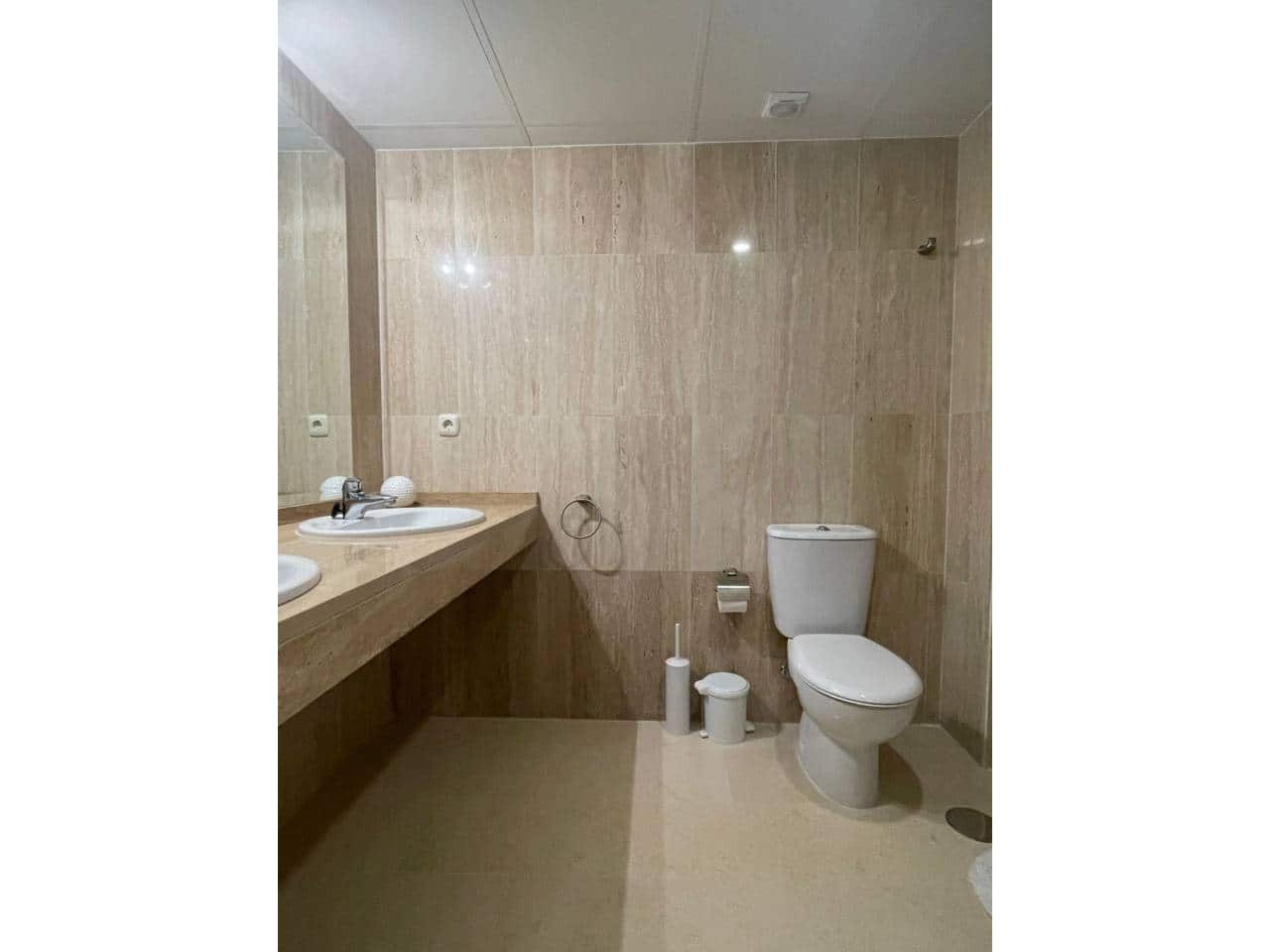 2 bedroom Flat for rent in Elviria with pool garage - € 1,700 (Ref: 9343378)