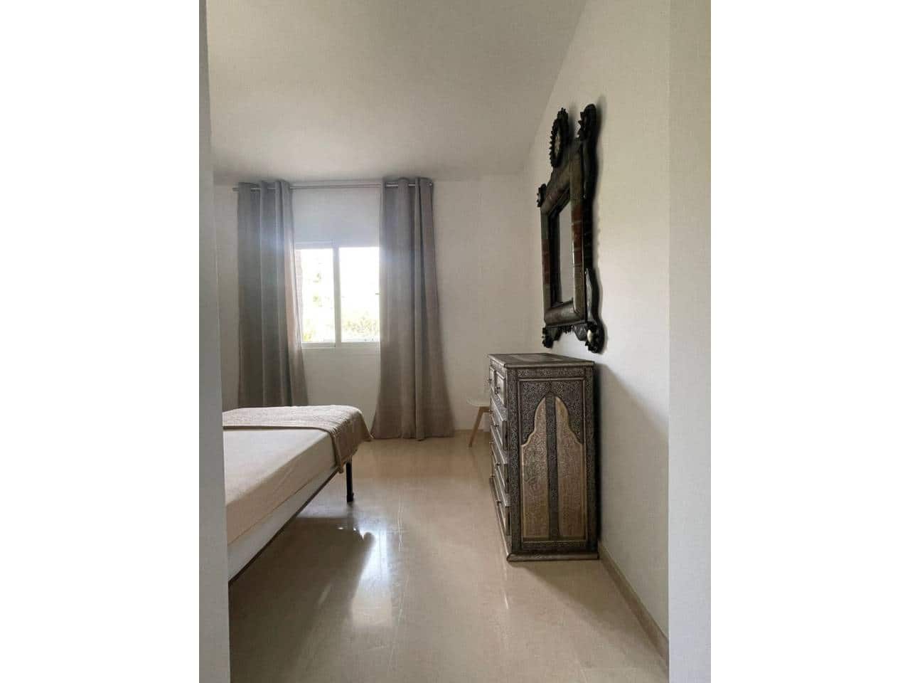 2 bedroom Flat for rent in Elviria with pool garage - € 1,700 (Ref: 9343378)