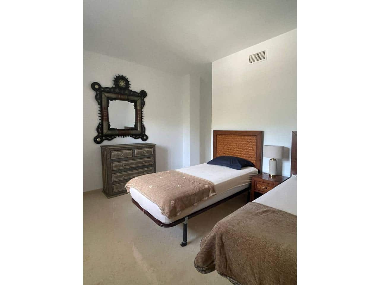 2 bedroom Flat for rent in Elviria with pool garage - € 1,700 (Ref: 9343378)