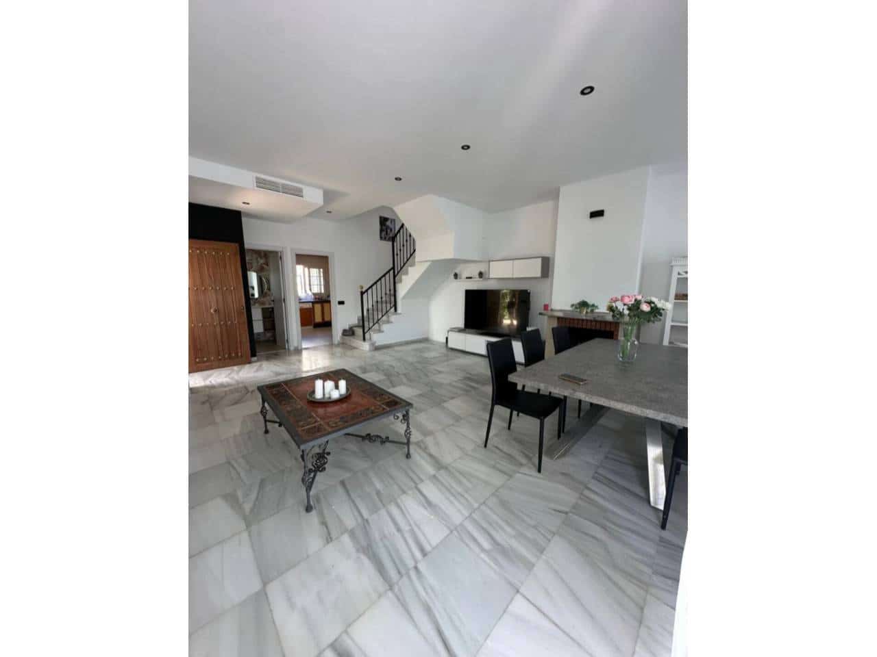 3 makuuhuone Rivitalo vuokrattavana paikassa Marbella mukana uima-altaan 
autotalli - 4 950 € (Ref: 9343380)