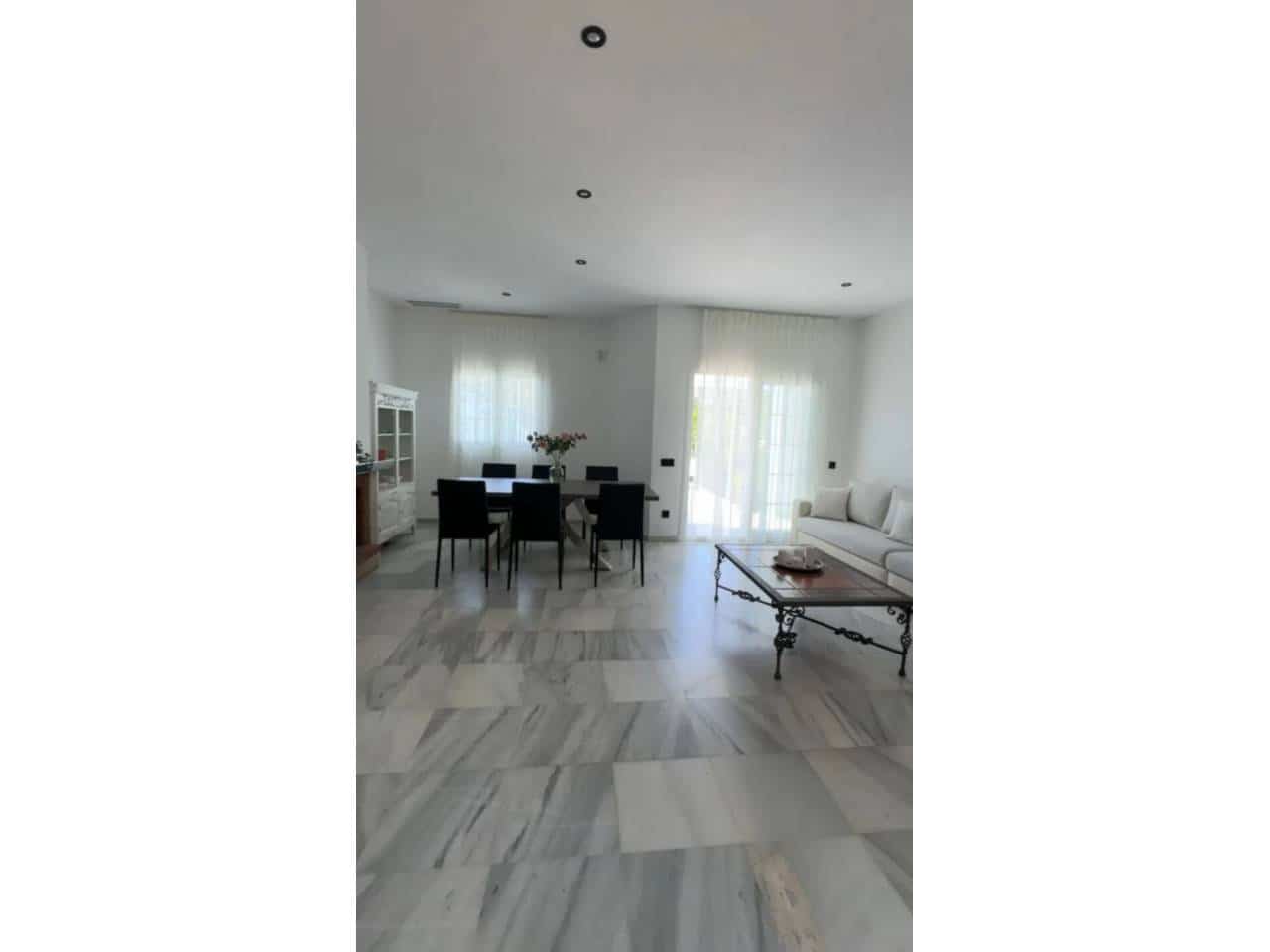 3 makuuhuone Rivitalo vuokrattavana paikassa Marbella mukana uima-altaan 
autotalli - 4 950 € (Ref: 9343380)