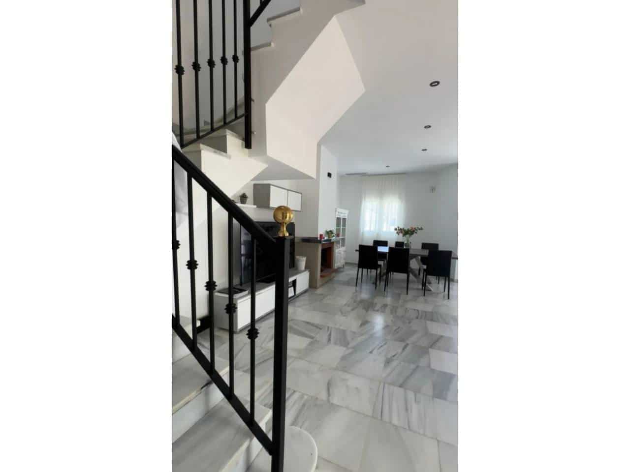 3 makuuhuone Rivitalo vuokrattavana paikassa Marbella mukana uima-altaan 
autotalli - 4 950 € (Ref: 9343380)