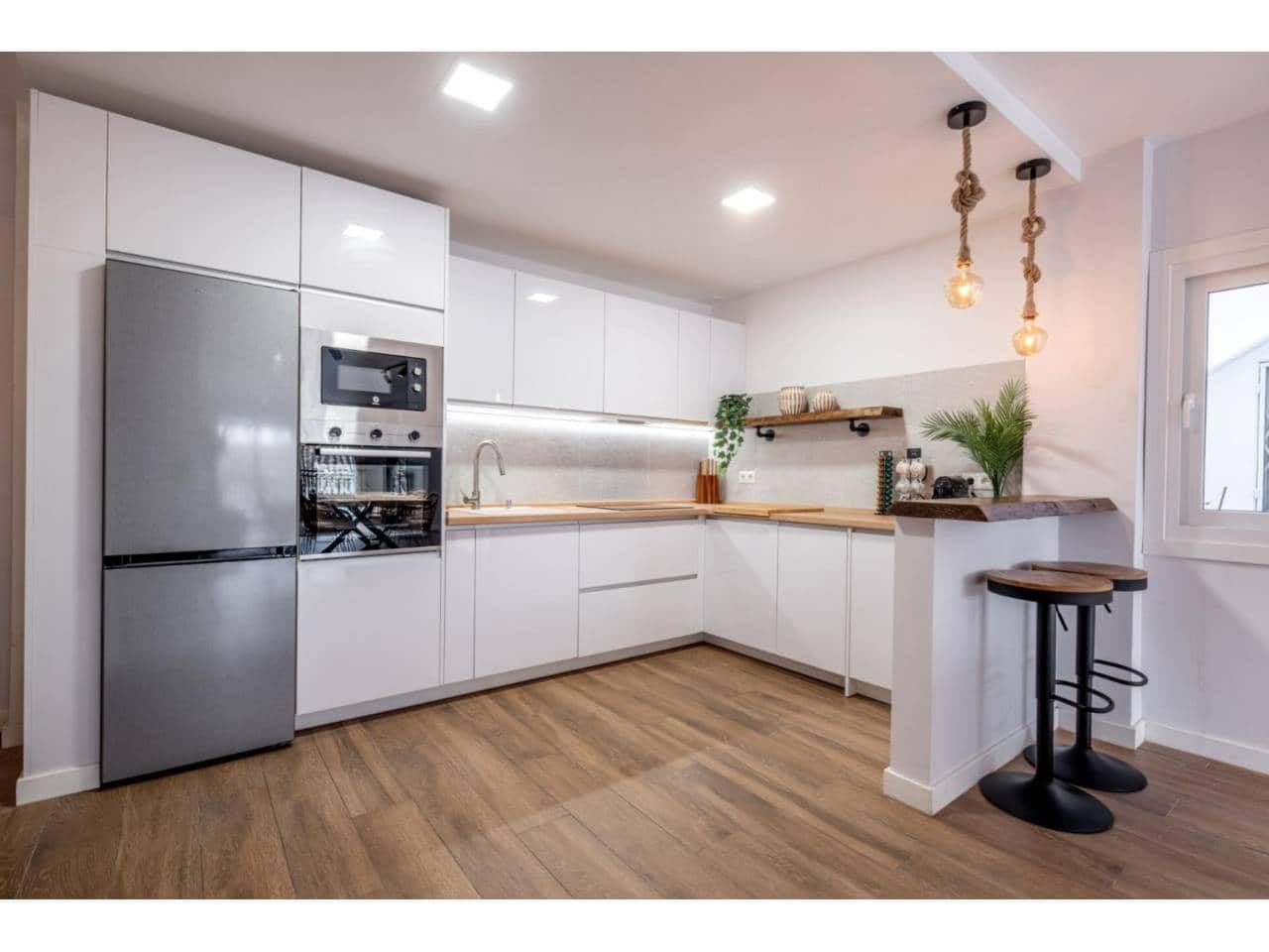 3 bedroom Flat for rent in Estepona with garage - € 2,700 (Ref: 9343382)