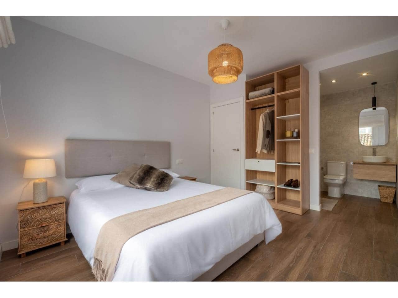 3 bedroom Flat for rent in Estepona with garage - € 2,700 (Ref: 9343382)