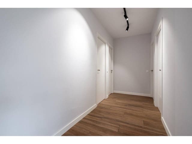 3 bedroom Flat for rent in Estepona with garage - € 2,700 (Ref: 9343382)