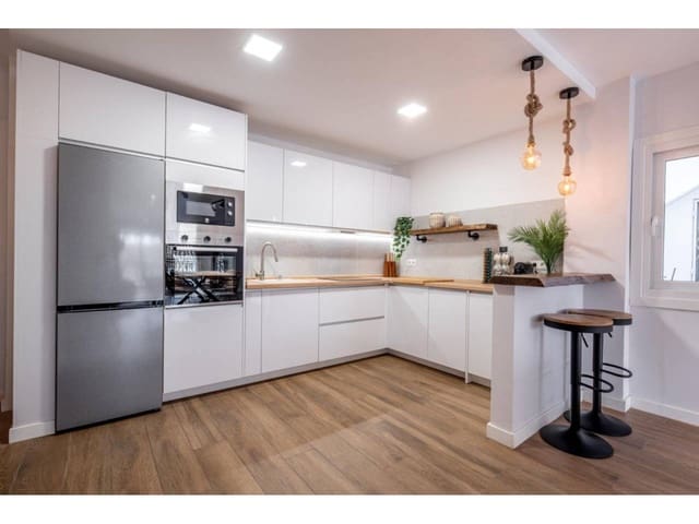 3 bedroom Flat for rent in Estepona with garage - € 2,700 (Ref: 9343382)