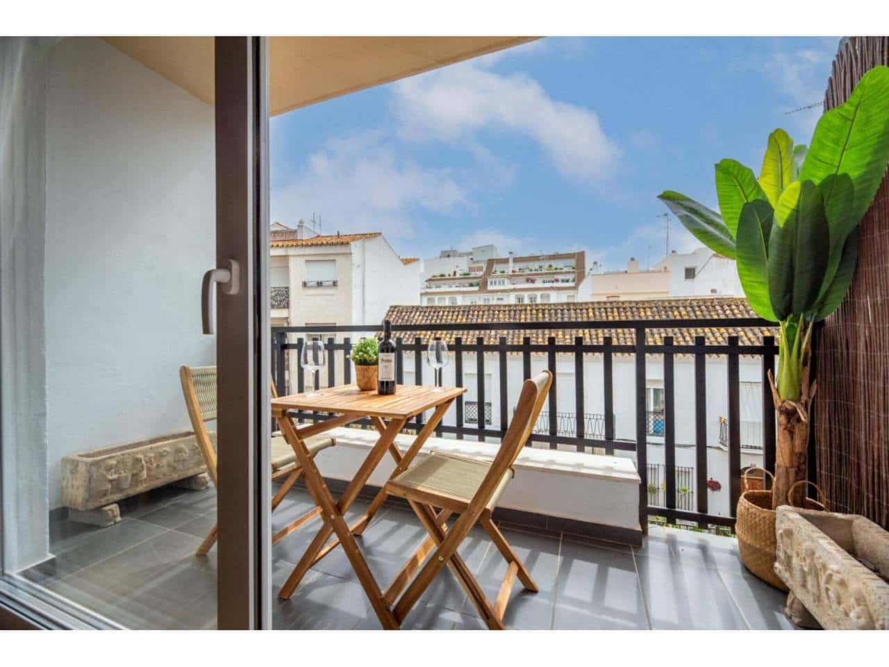 3 bedroom Flat for rent in Estepona with garage - € 2,700 (Ref: 9343382)