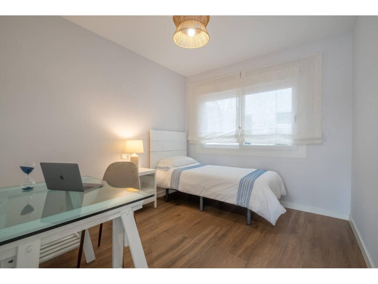 3 bedroom Flat for rent in Estepona with garage - € 2,700 (Ref: 9343382)