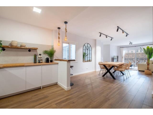 3 bedroom Flat for rent in Estepona with garage - € 2,700 (Ref: 9343382)