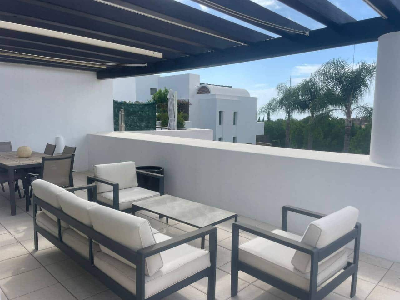 2 Zimmer Wohnung zu vermieten in Benahavis mit Pool Garage - 3.500 € (Ref: 9343383)