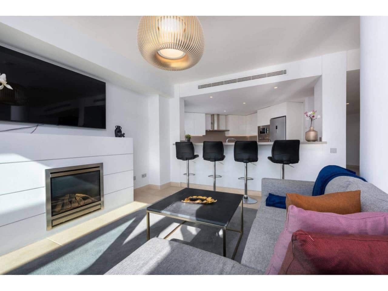 2 Zimmer Wohnung zu vermieten in Benahavis mit Pool Garage - 3.500 € (Ref: 9343383)