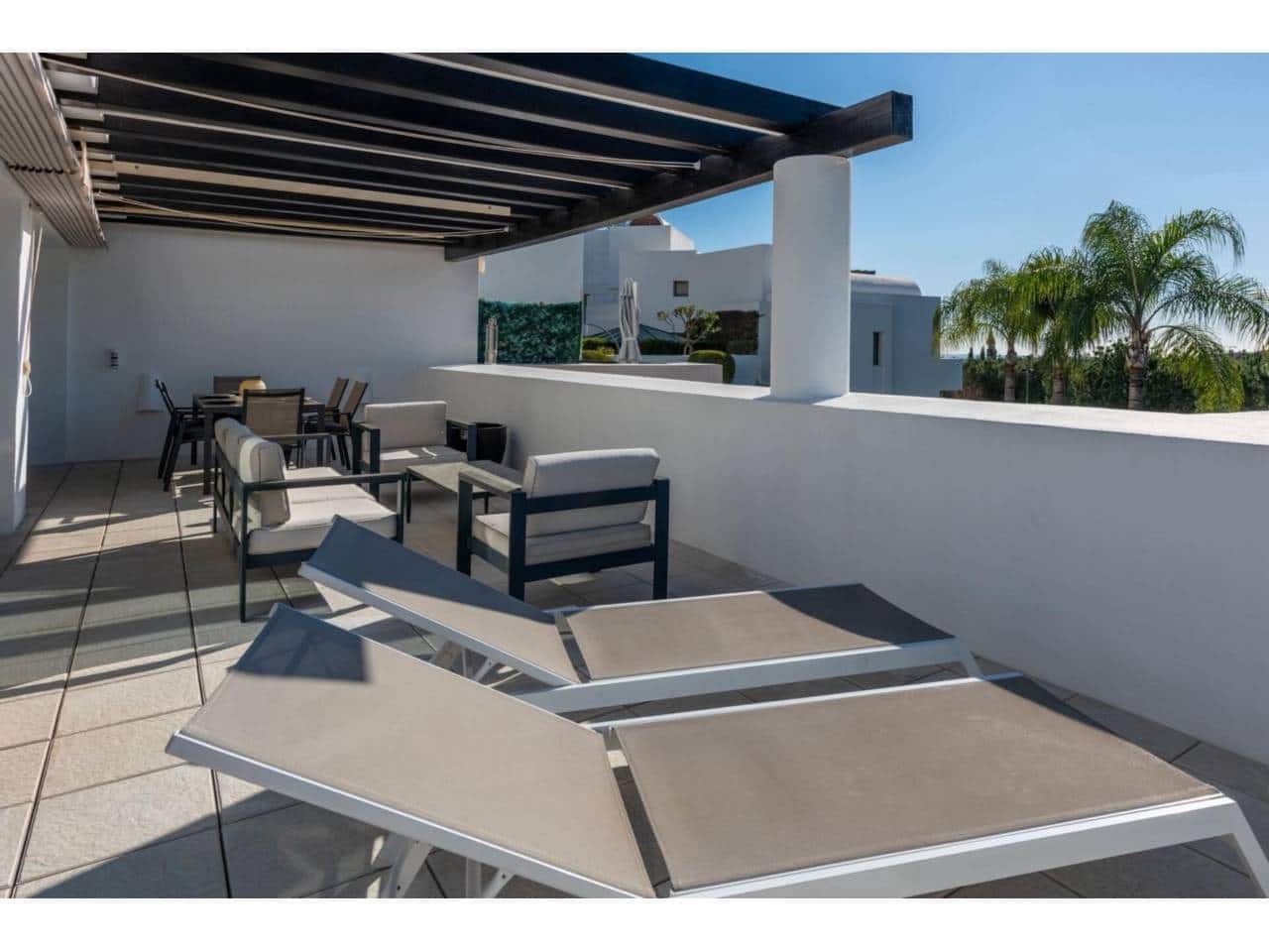 2 Zimmer Wohnung zu vermieten in Benahavis mit Pool Garage - 3.500 € (Ref: 9343383)