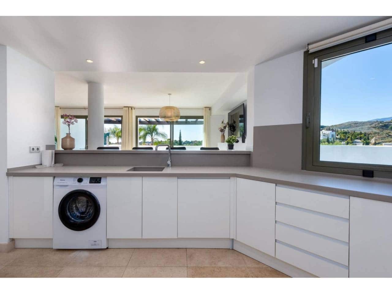 2 Zimmer Wohnung zu vermieten in Benahavis mit Pool Garage - 3.500 € (Ref: 9343383)