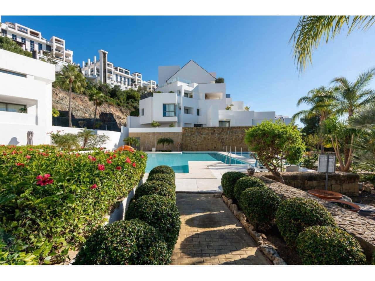 2 Zimmer Wohnung zu vermieten in Benahavis mit Pool Garage - 3.500 € (Ref: 9343383)