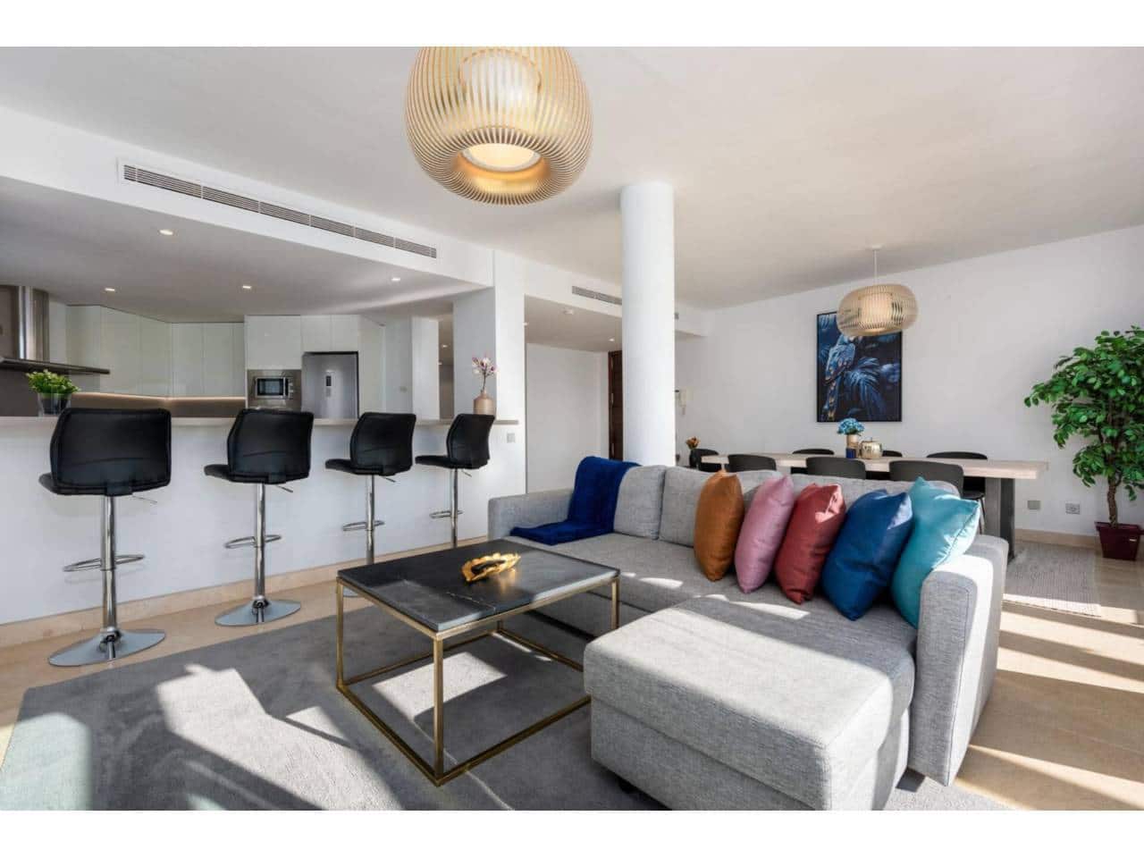 2 Zimmer Wohnung zu vermieten in Benahavis mit Pool Garage - 3.500 € (Ref: 9343383)