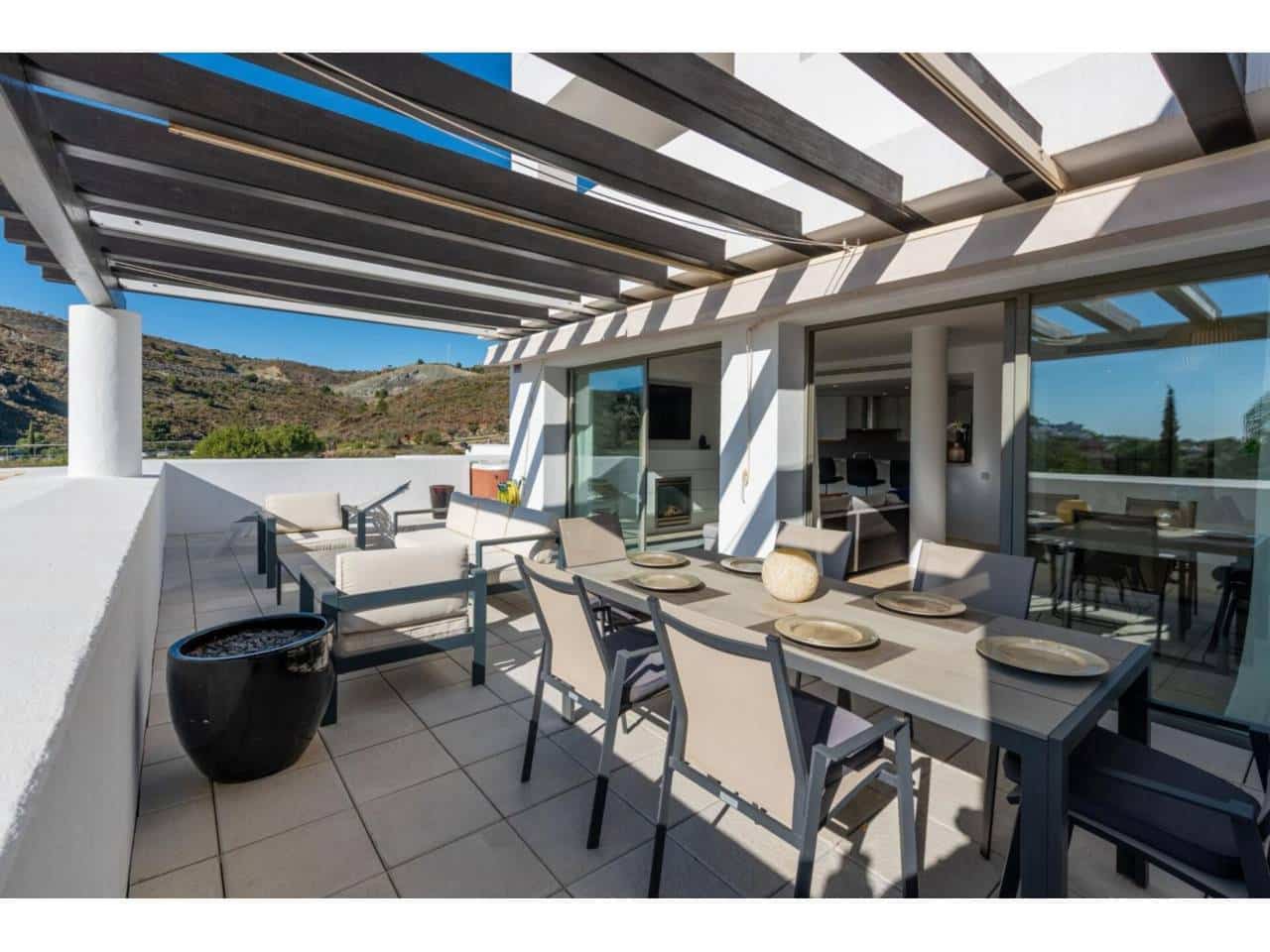 2 Zimmer Wohnung zu vermieten in Benahavis mit Pool Garage - 3.500 € (Ref: 9343383)