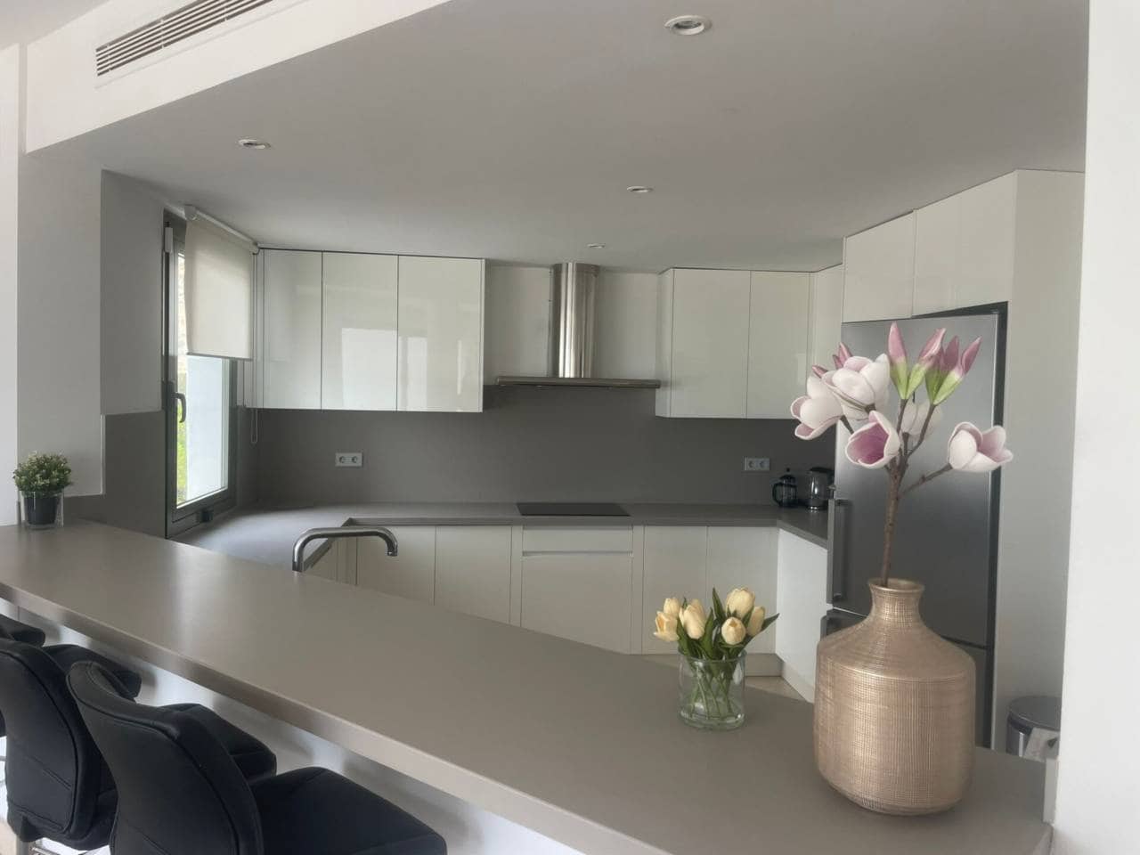 2 Zimmer Wohnung zu vermieten in Benahavis mit Pool Garage - 3.500 € (Ref: 9343383)