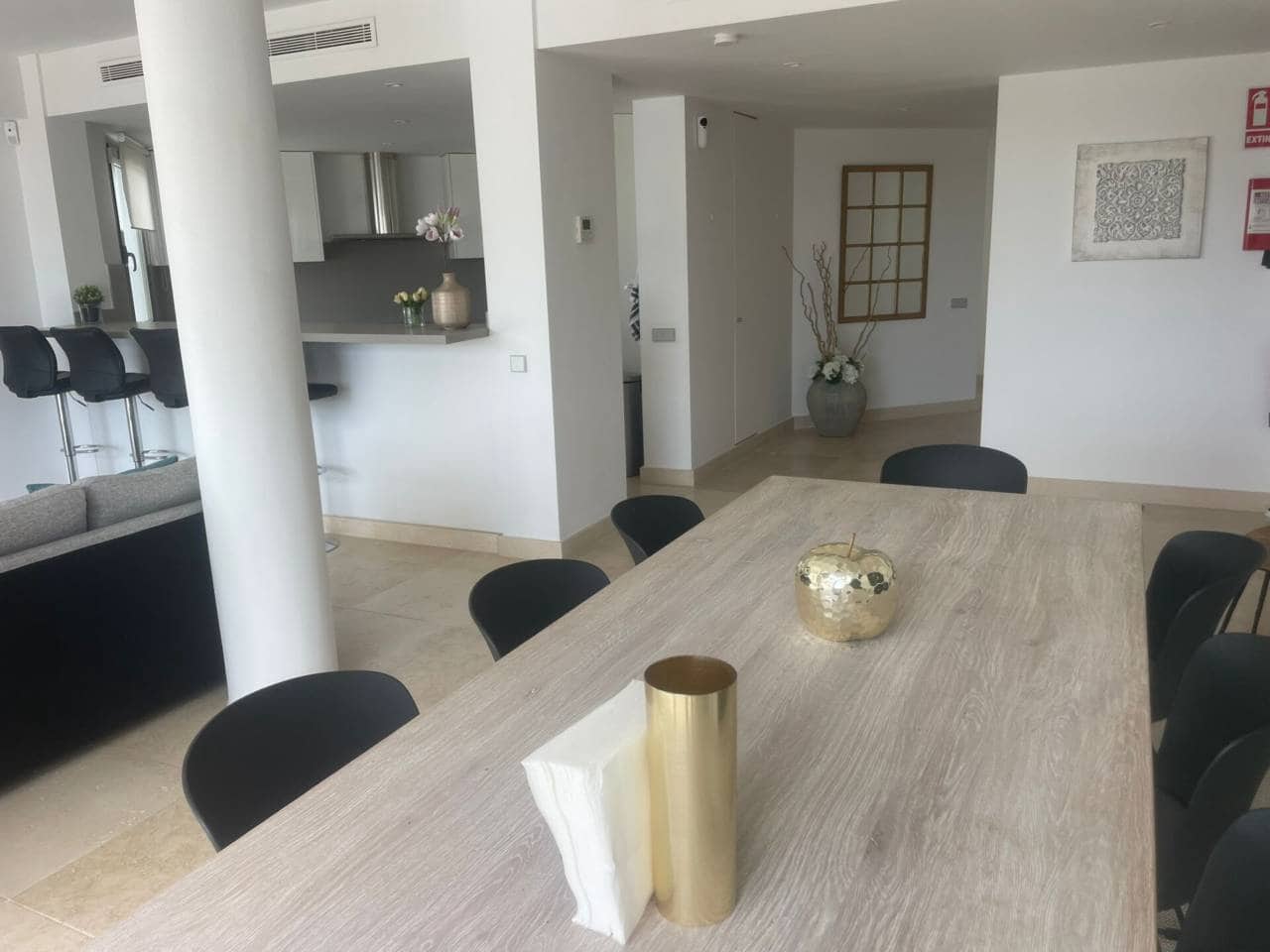 2 Zimmer Wohnung zu vermieten in Benahavis mit Pool Garage - 3.500 € (Ref: 9343383)