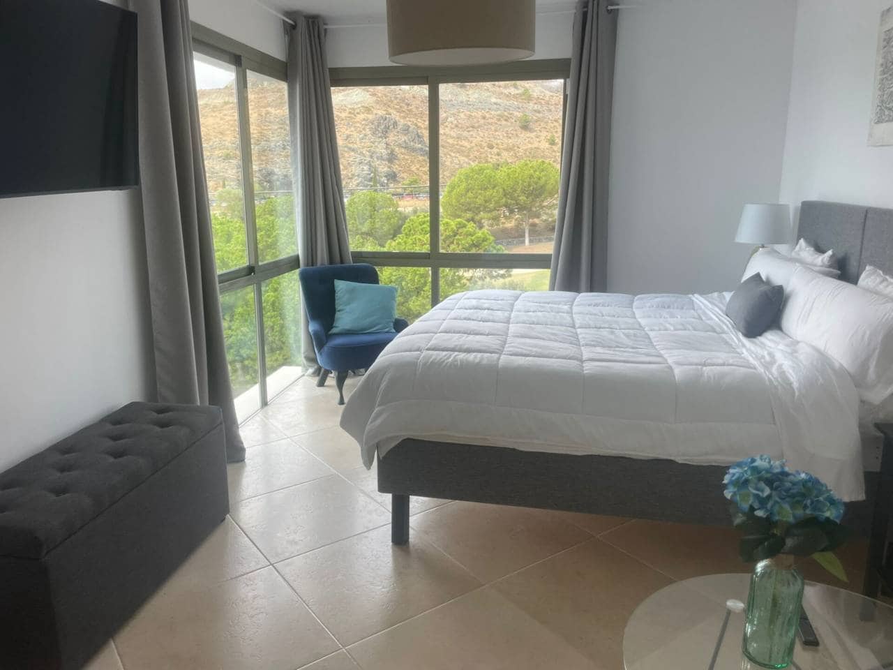 2 Zimmer Wohnung zu vermieten in Benahavis mit Pool Garage - 3.500 € (Ref: 9343383)