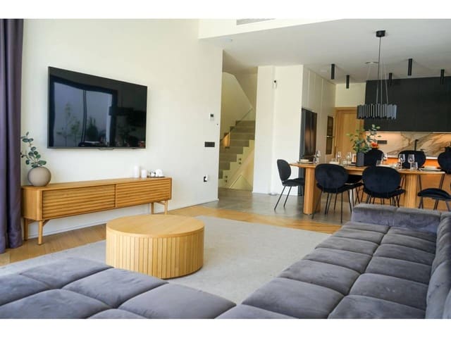 5 bedroom Villa for sale in Benahavís with pool garage - € 1,299,000 (Ref: 9343384)