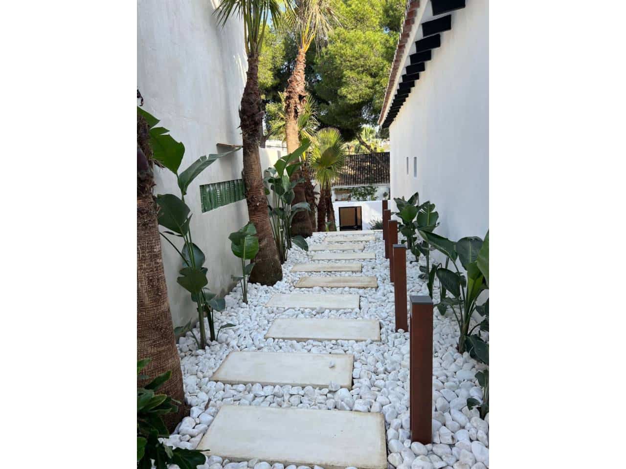 5 bedroom Villa for sale in Marbella with pool garage - € 2,200,000 (Ref: 9343385)