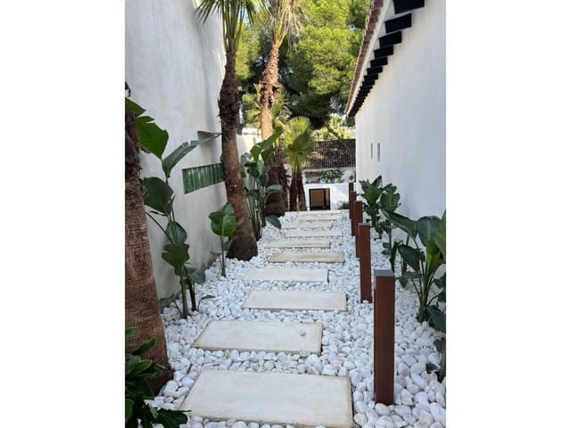 5 Zimmer Villa zu verkaufen in Marbella mit Pool Garage - 2.200.000 € (Ref: 9343385)