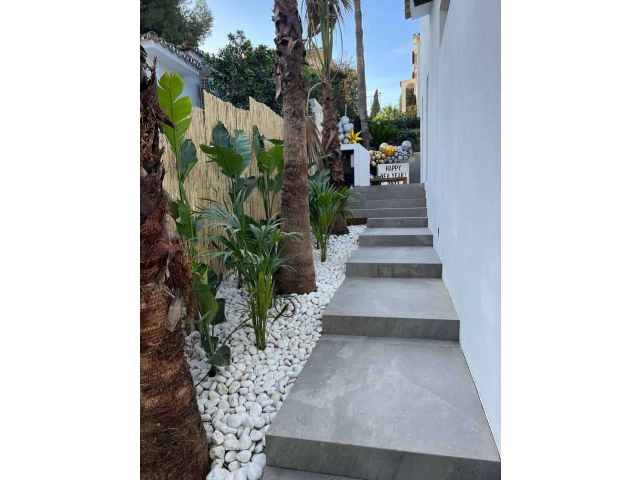 5 bedroom Villa for sale in Marbella with pool garage - € 2,200,000 (Ref: 9343385)