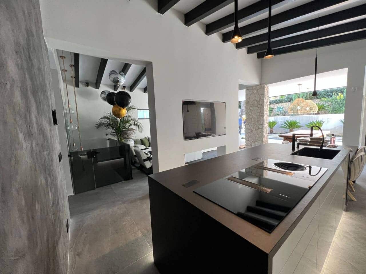 5 bedroom Villa for sale in Marbella with pool garage - € 2,200,000 (Ref: 9343385)