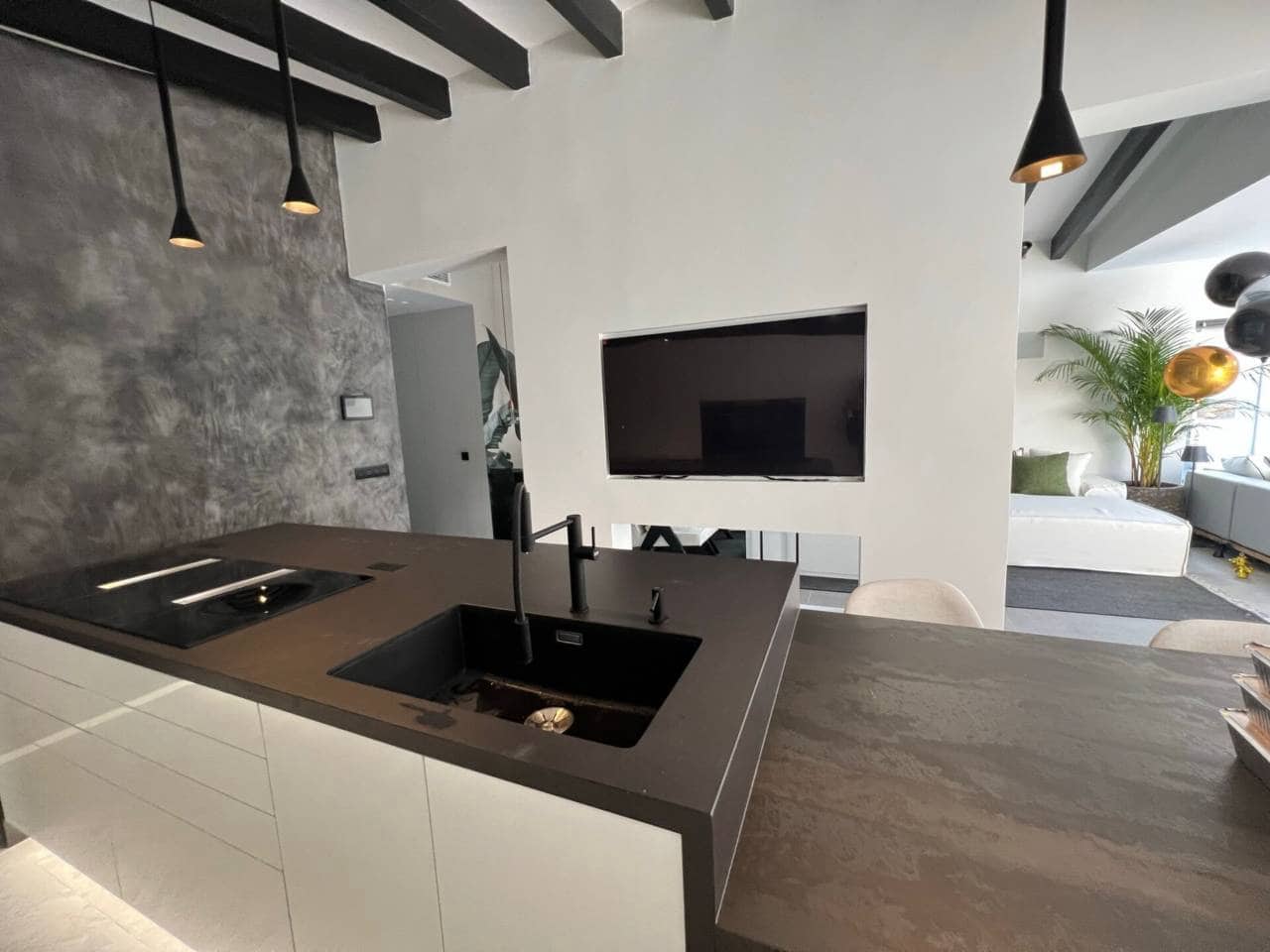 5 bedroom Villa for sale in Marbella with pool garage - € 2,200,000 (Ref: 9343385)