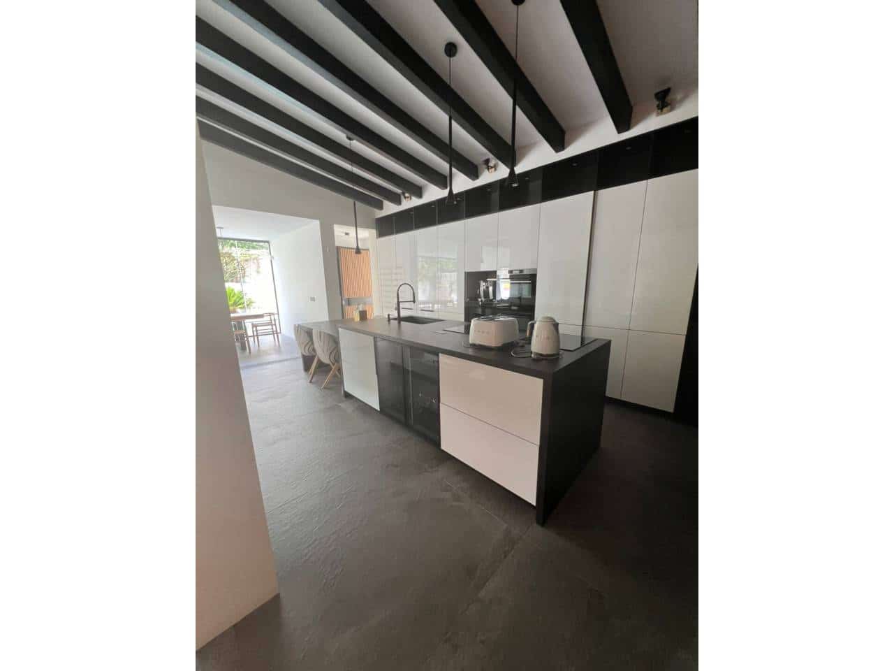 5 bedroom Villa for sale in Marbella with pool garage - € 2,200,000 (Ref: 9343385)