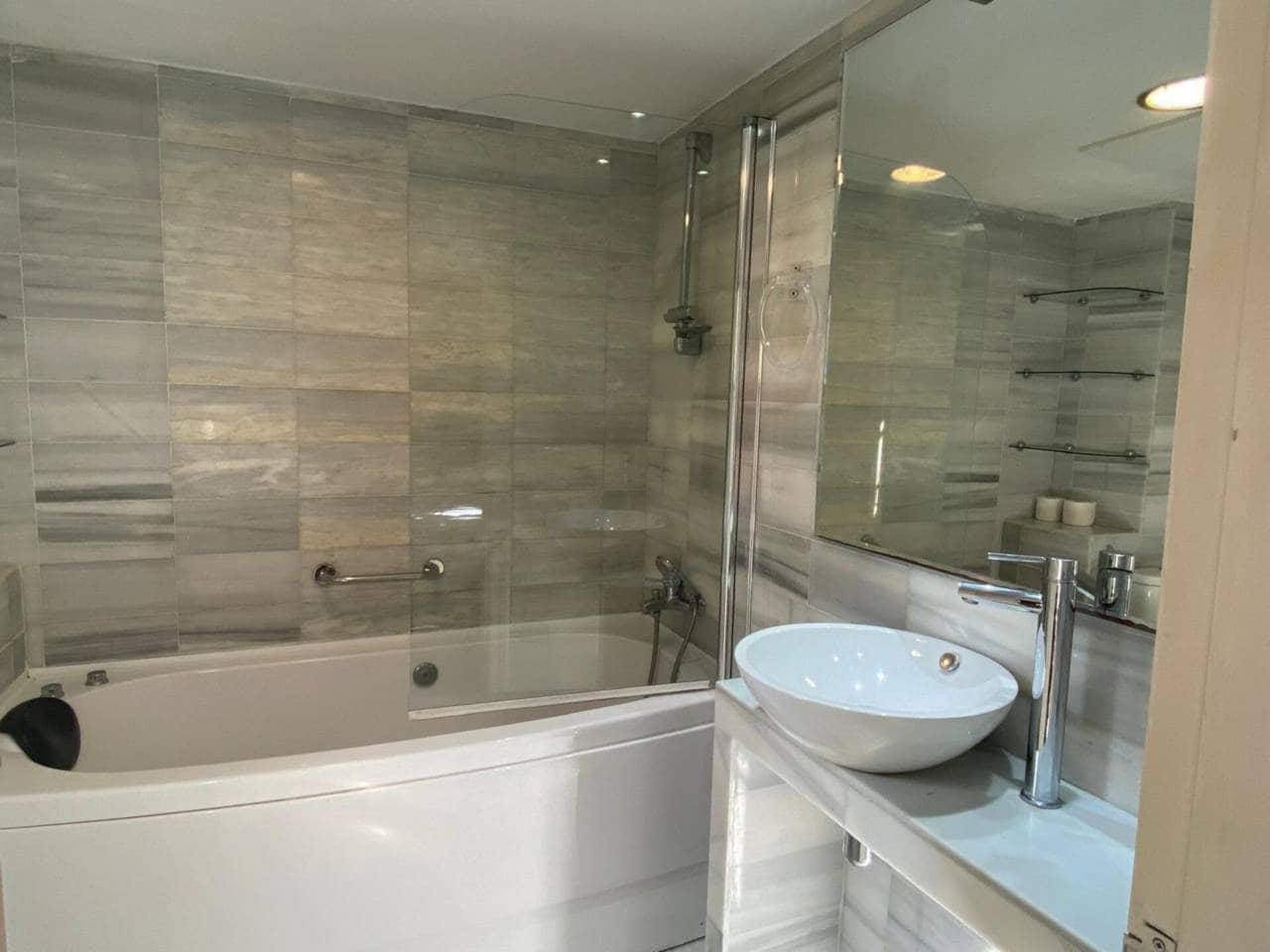 3 soverom Leilighet til leie i Puerto Banus med svømmebasseng garasje - € 3 500 (Ref: 9356600)