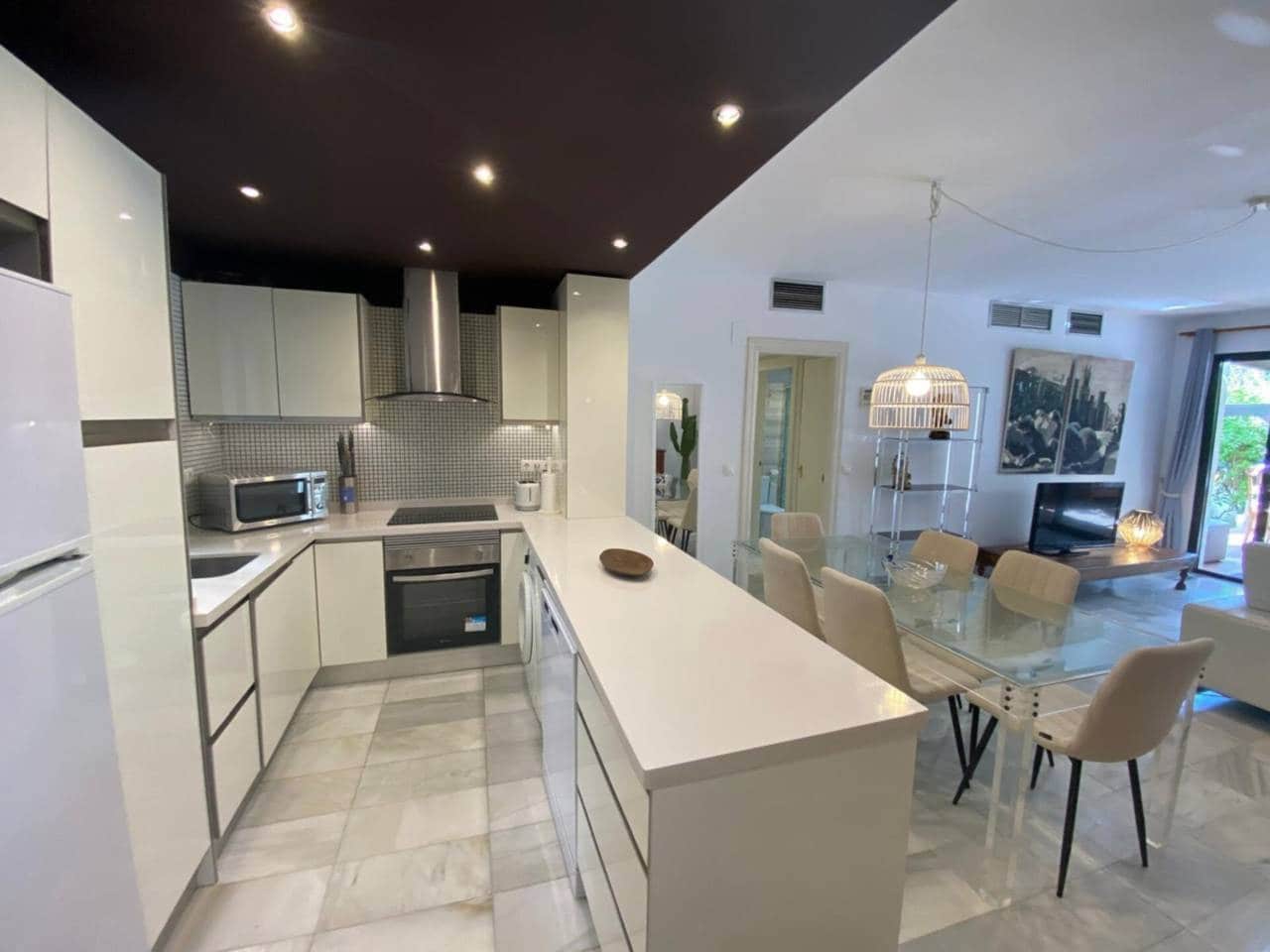 3 soverom Leilighet til leie i Puerto Banus med svømmebasseng garasje - € 3 500 (Ref: 9356600)