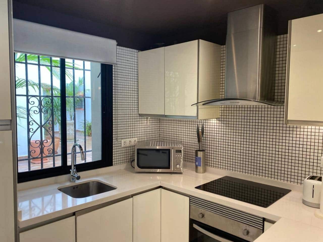 3 soverom Leilighet til leie i Puerto Banus med svømmebasseng garasje - € 3 500 (Ref: 9356600)