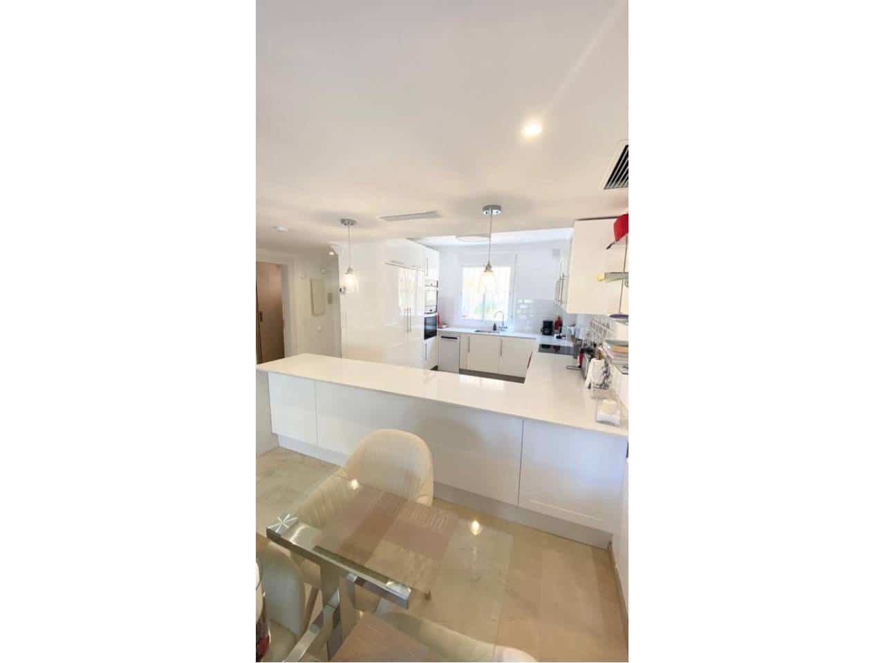 4 makuuhuone Rivitalo vuokrattavana paikassa Puerto Banus mukana uima-altaan 
autotalli - 4 000 € (Ref: 9357005)