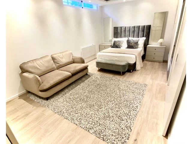 4 makuuhuone Rivitalo vuokrattavana paikassa Puerto Banus, Marbella mukana uima-altaan 
autotalli - 4 000 € (Ref: 9357005)