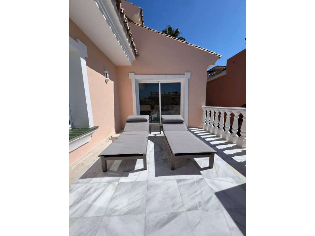 Ático de 3 habitaciones en Costalita en alquiler con piscina garaje - 3.500 € (Ref: 9387096)