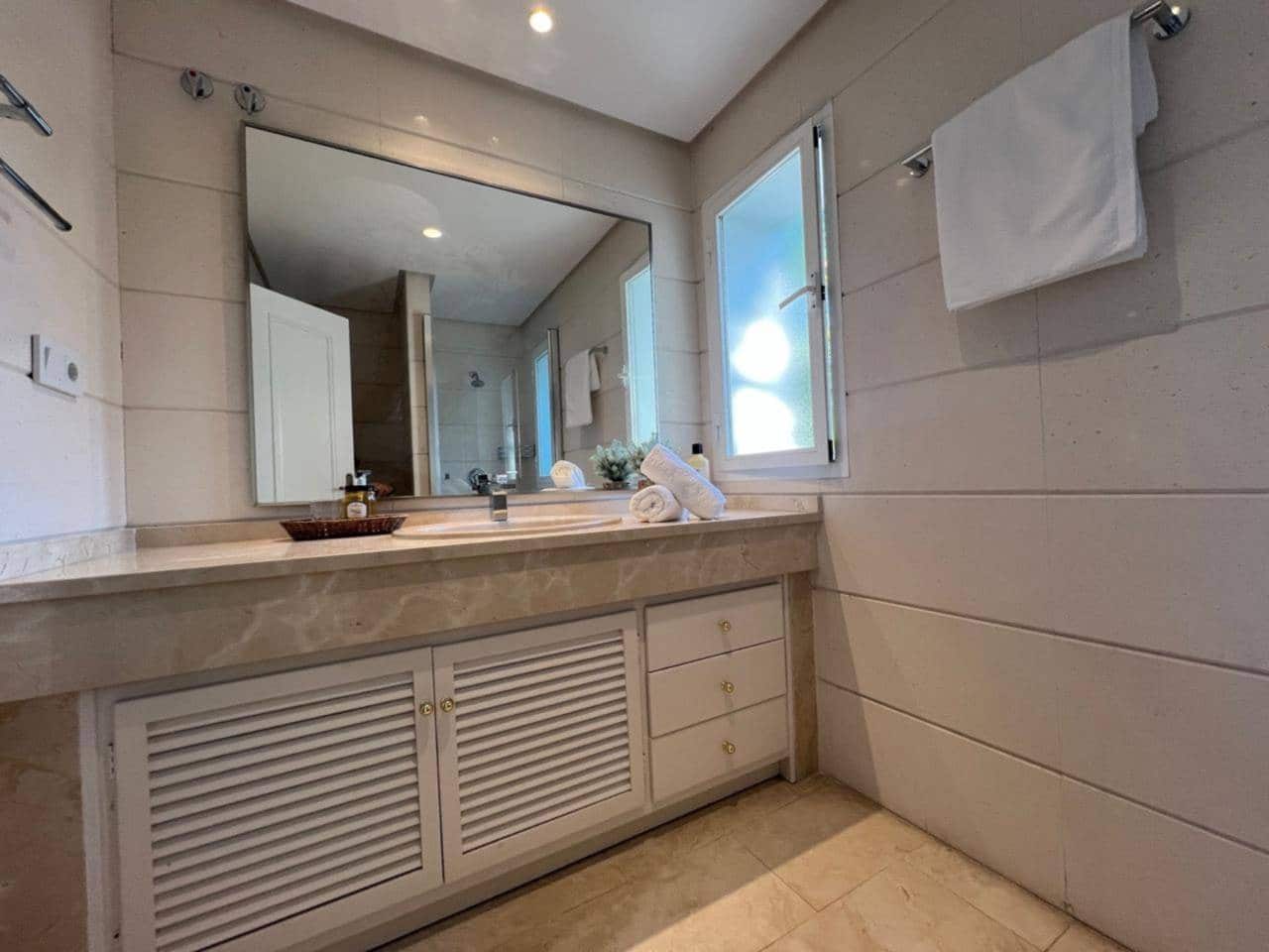 Ático de 3 habitaciones en Costalita en alquiler con piscina garaje - 3.500 € (Ref: 9387096)