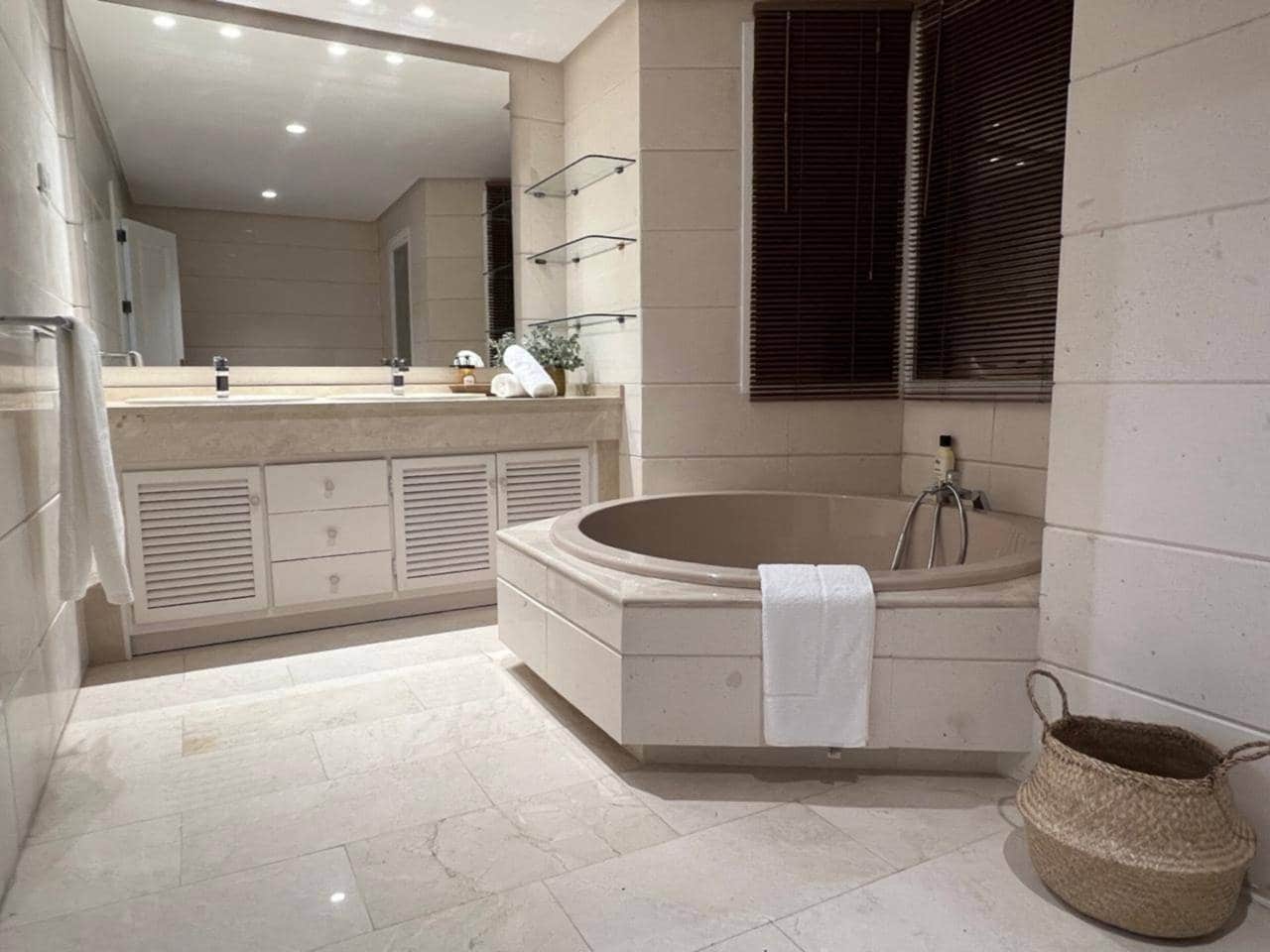 Ático de 3 habitaciones en Costalita en alquiler con piscina garaje - 3.500 € (Ref: 9387096)