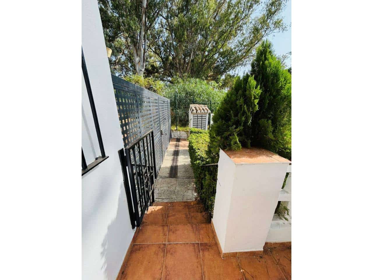 3 soverom Villa til leie i Elviria - € 2 100 (Ref: 9400441)