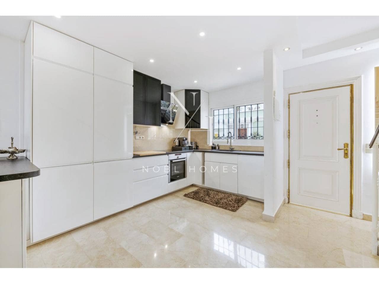 3 makuuhuone Rivitalo vuokrattavana paikassa Marbella mukana uima-altaan 
autotalli - 3 300 € (Ref: 9413650)