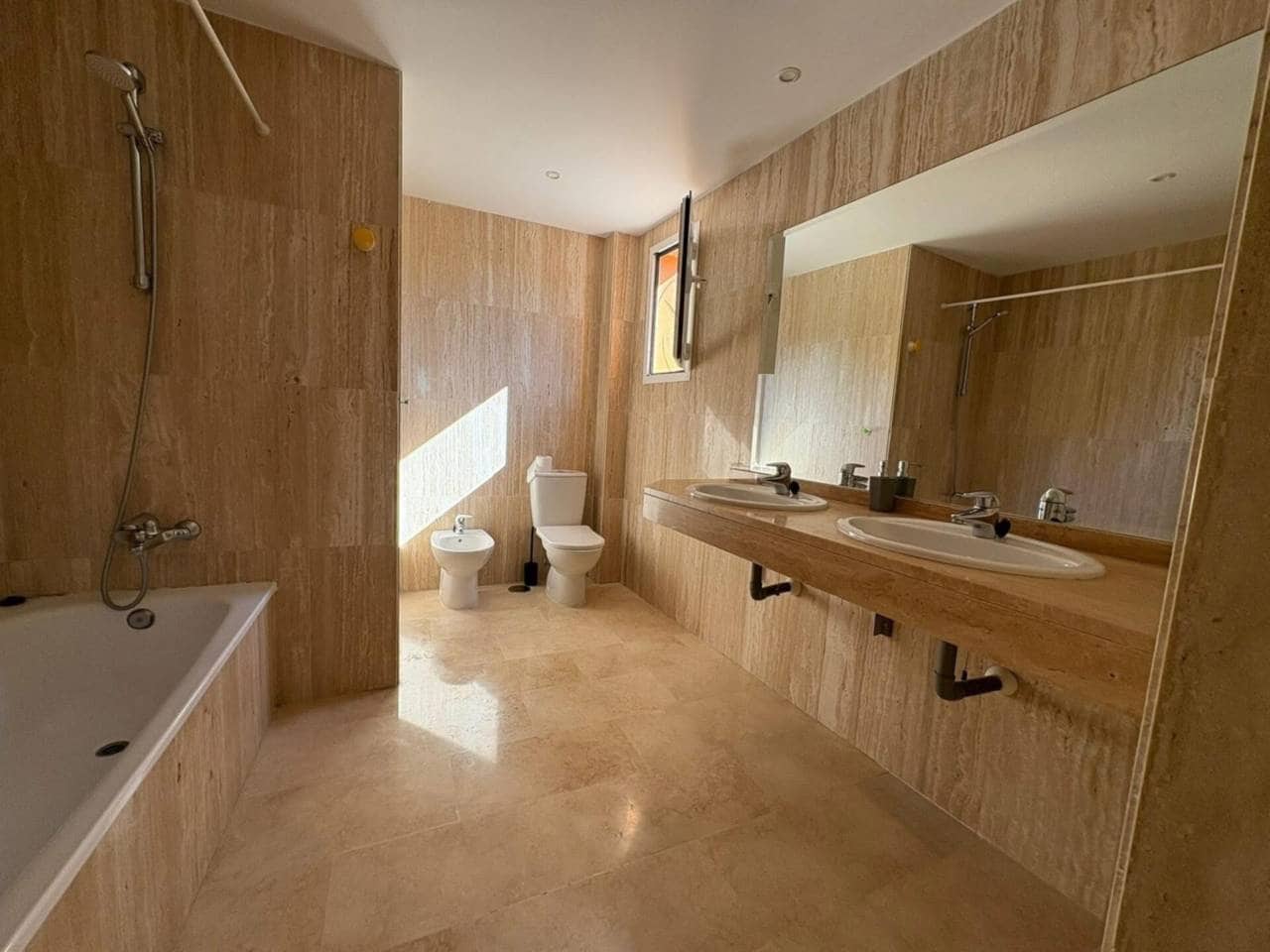 3 makuuhuone Asunto vuokrattavana paikassa Elviria mukana uima-altaan 
autotalli - 2 000 € (Ref: 9432903)