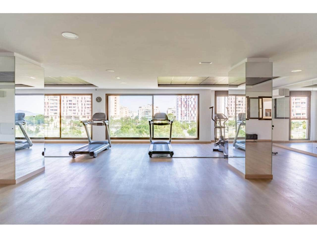 Piso de 4 habitaciones en Málaga ciudad en alquiler - 2.000 € (Ref: 9448854)