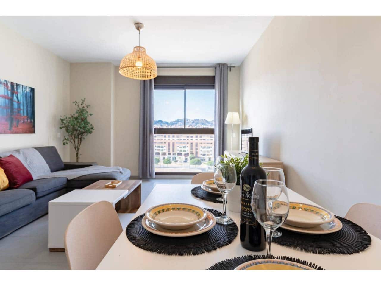 Piso de 4 habitaciones en Málaga ciudad en alquiler - 2.000 € (Ref: 9448854)