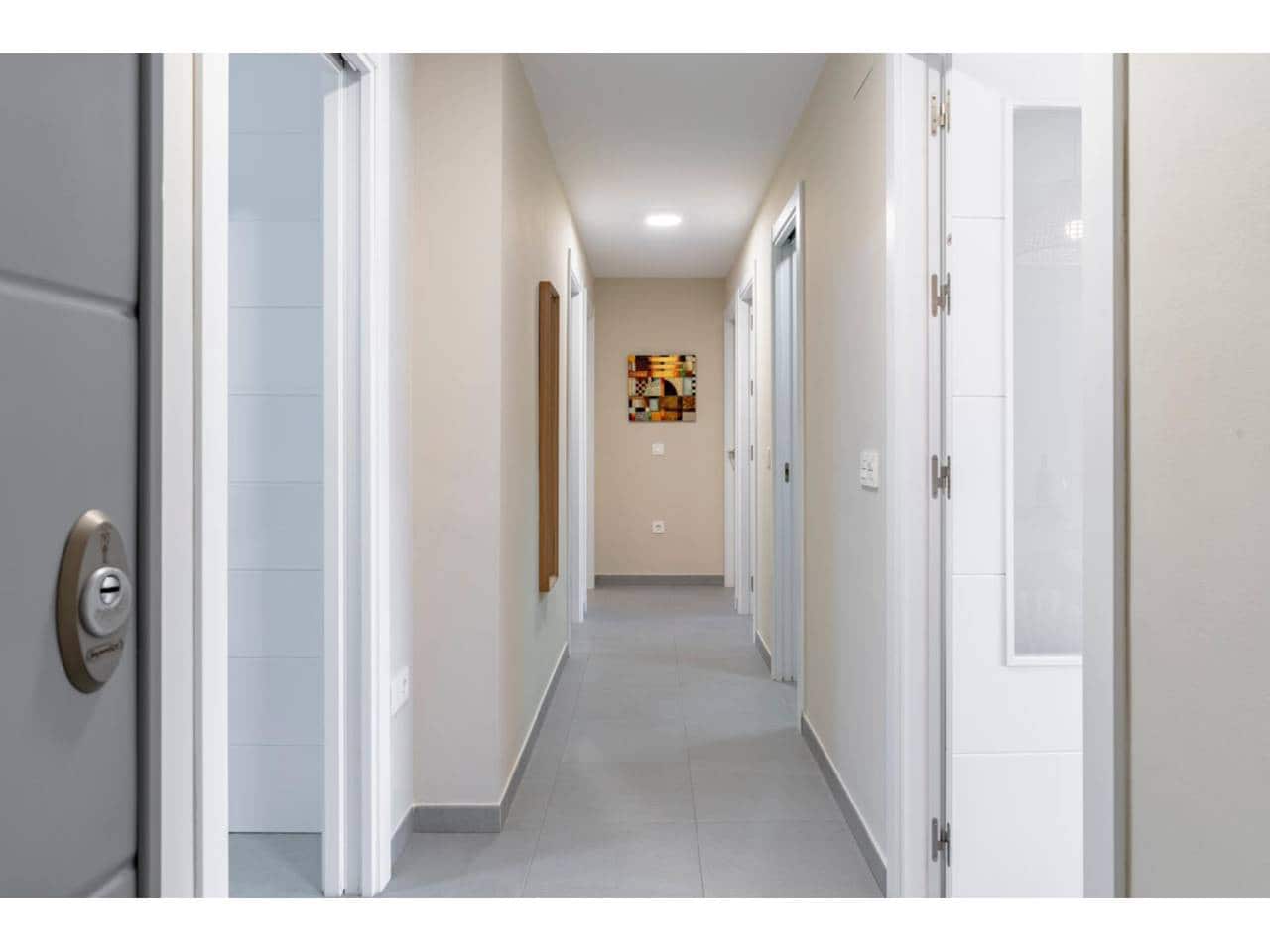 Piso de 4 habitaciones en Málaga ciudad en alquiler - 2.000 € (Ref: 9448854)