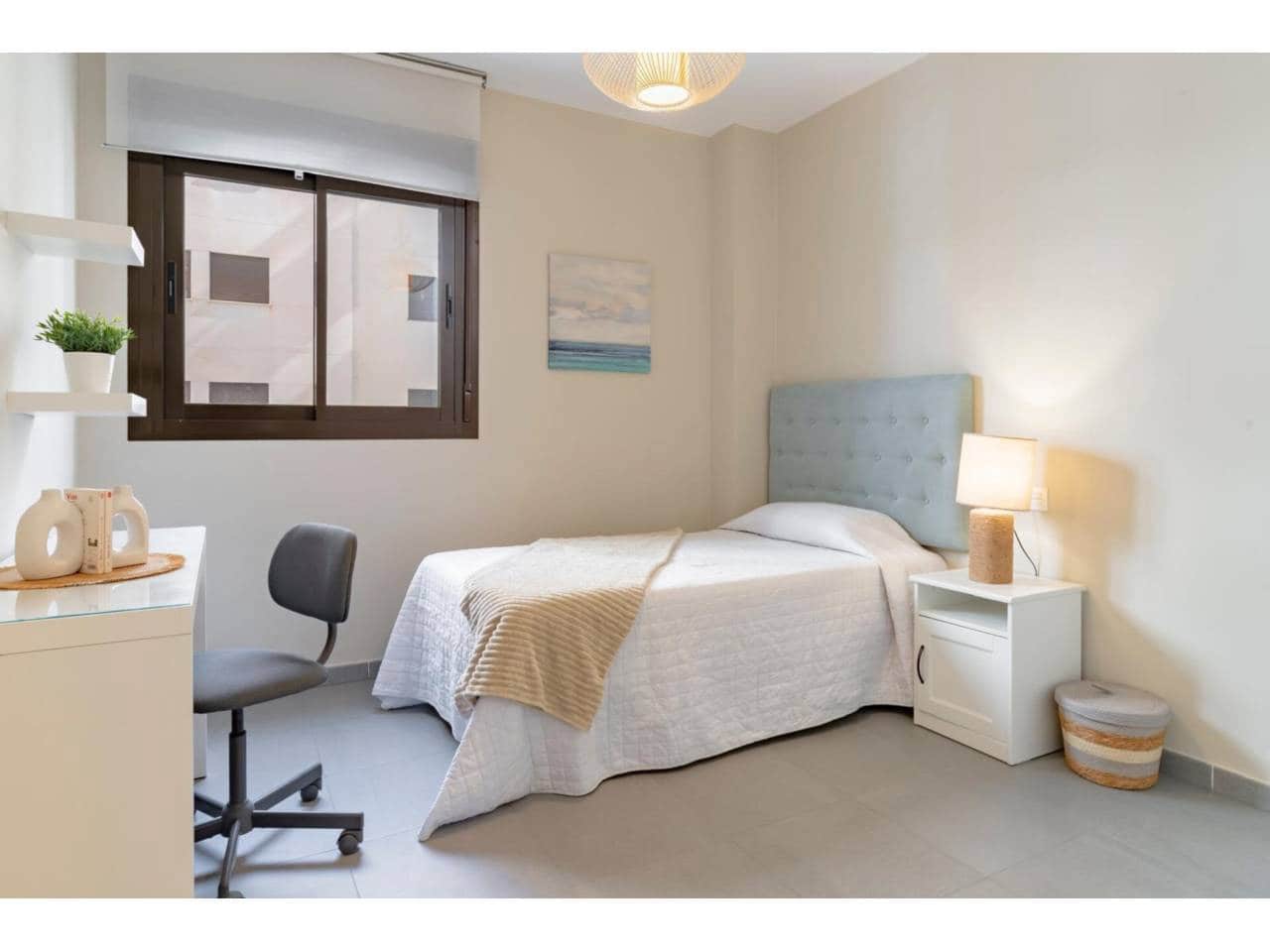 Piso de 4 habitaciones en Málaga ciudad en alquiler - 2.000 € (Ref: 9448854)