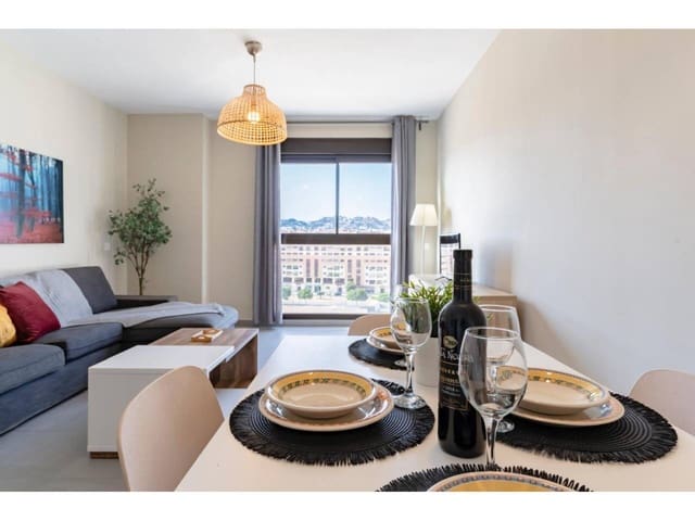 Piso de 4 habitaciones en Málaga ciudad en alquiler - 2.000 € (Ref: 9448854)