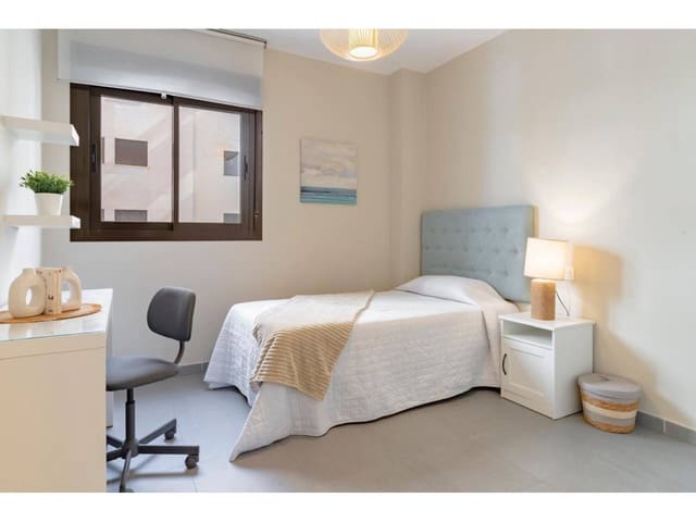 Piso de 4 habitaciones en Málaga ciudad en alquiler - 2.000 € (Ref: 9448854)