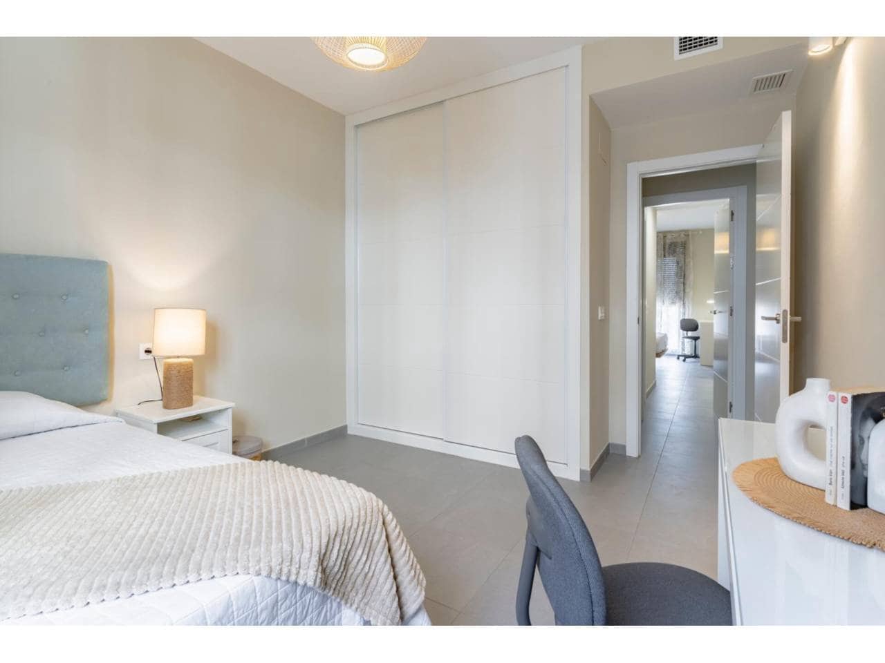 Piso de 4 habitaciones en Málaga ciudad en alquiler - 2.000 € (Ref: 9448854)